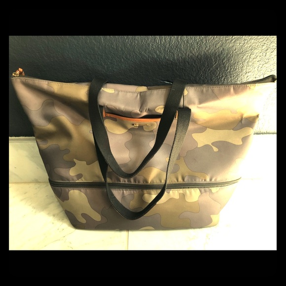 Stella & Dot Handbags - Camo Bag with zipper extender!